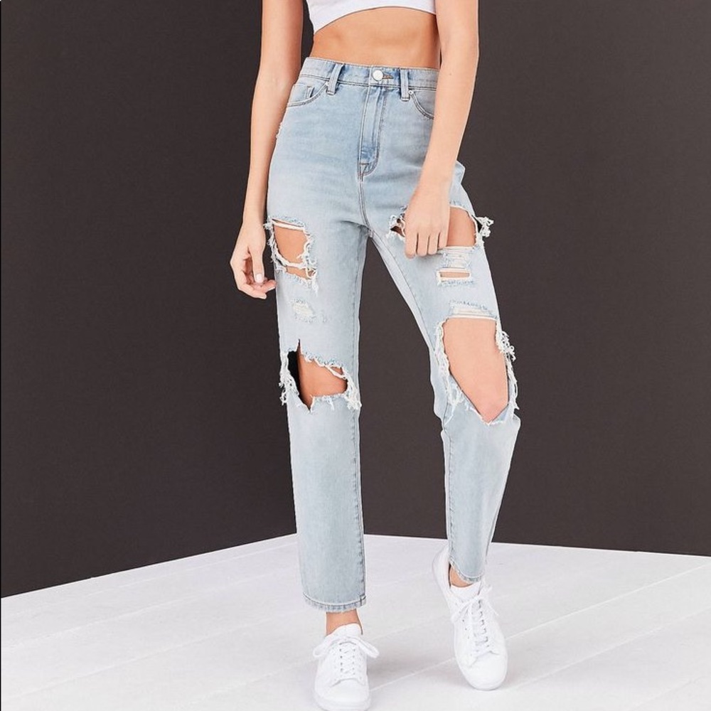 BDG High-Waisted Mom Jean - Destroyed